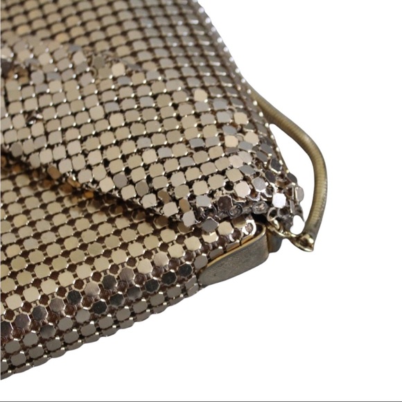 🌟VINTAGE🌟 Gold Chain Mail Clutch / Crossbody - Picture 3 of 3